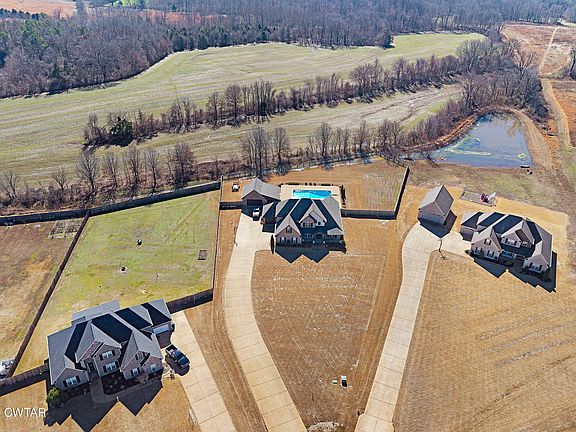 2nd image of 41 Hale Farm Rd