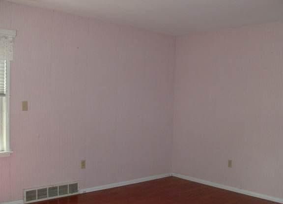2nd image of 302 Westbridge Dr