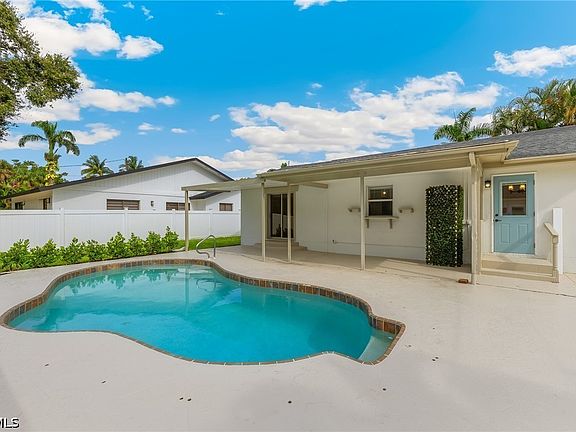 3rd image of 1342 Alhambra Dr