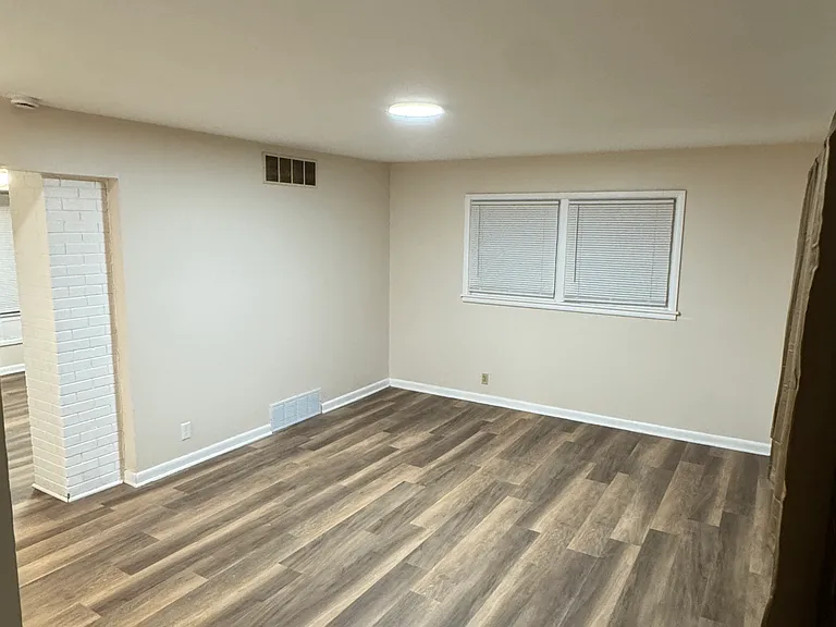 7100 W Fiebrantz Ave — Photo 9