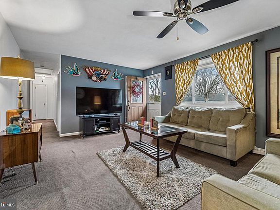 3rd image of 16 Betty Ln