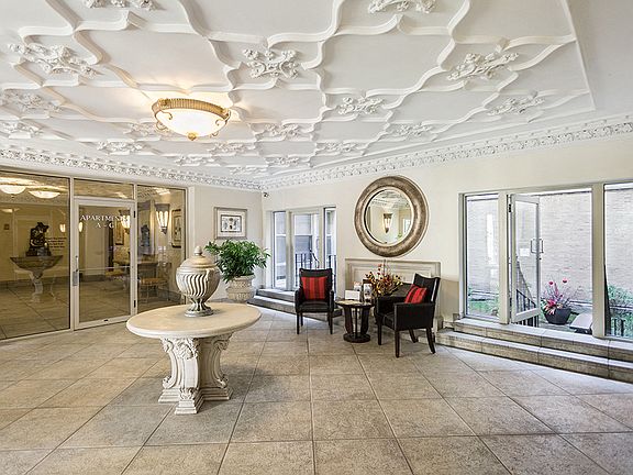 901 Argyle - Lobby