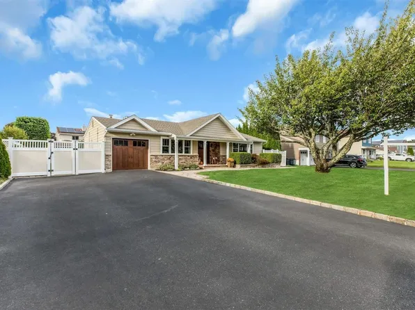 431 8th Street, Bohemia, NY 11716