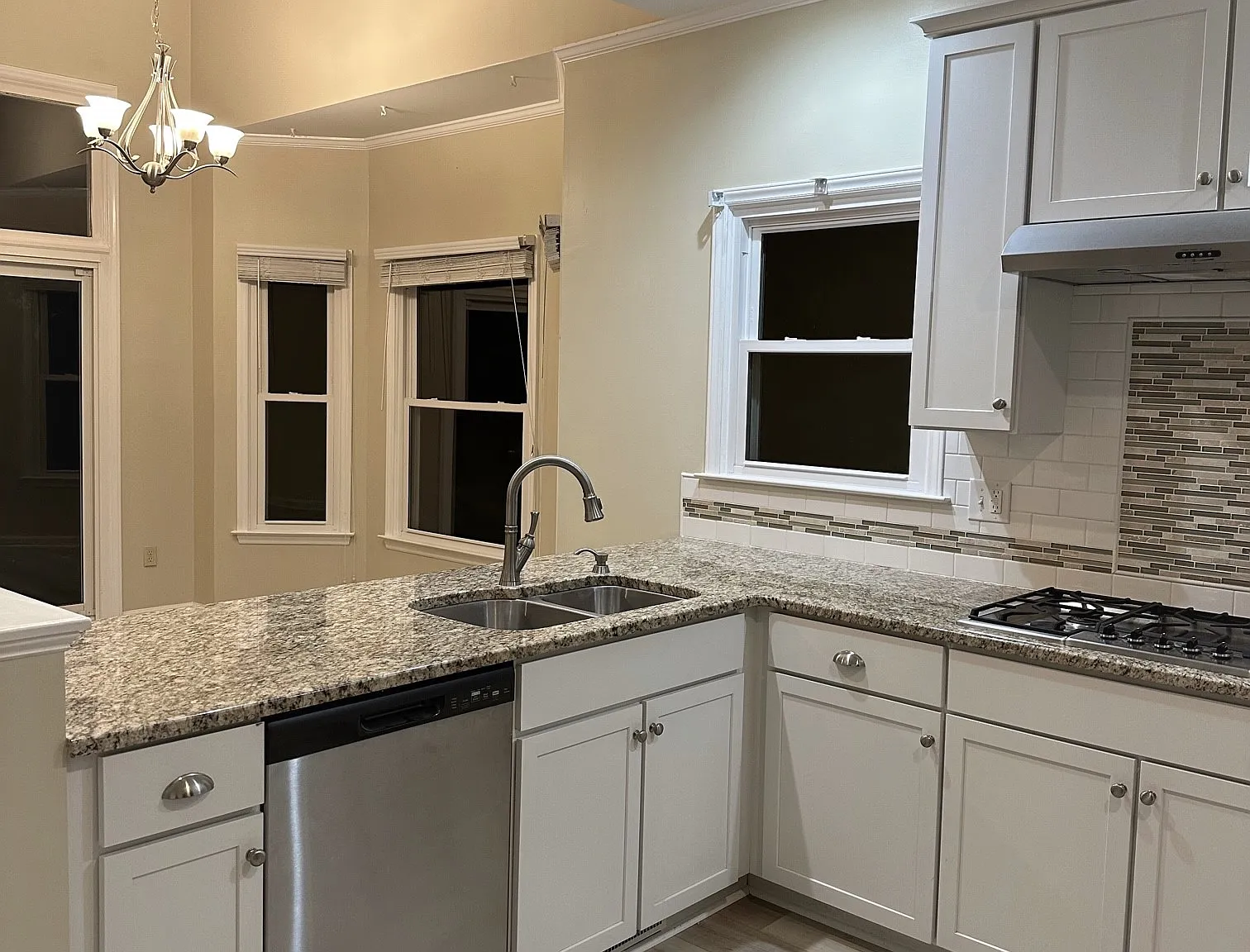 3 bed, 2.5 bath, 2223 sqft, $3,100 — Photo 4