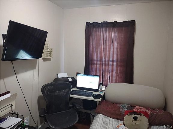 5th image of 808 Valley Dr