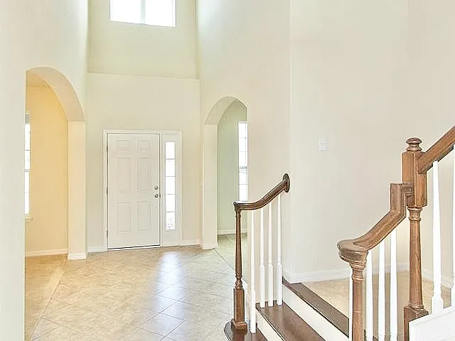 2103 Candlenut Cir — Photo 2