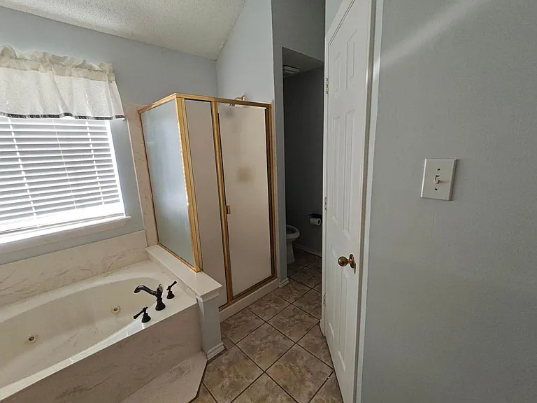 1423 Lakeshore Dr — Photo 18