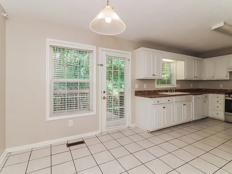 19 Eagle Point Ct — Photo 7