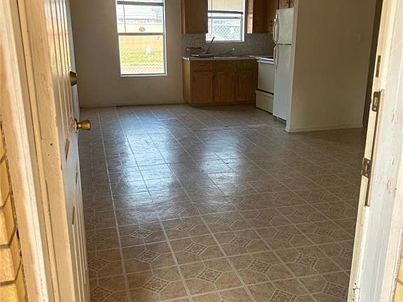 5th image of 901 W Park Ave