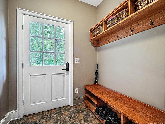 3rd image of 20 Rustic Hills Road