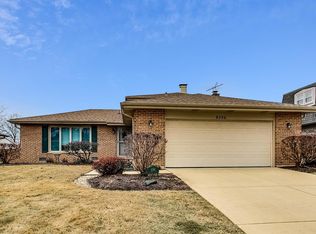 8596 Clifford Dr, Darien, IL