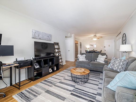 5th image of 410 E Broadway #4C
