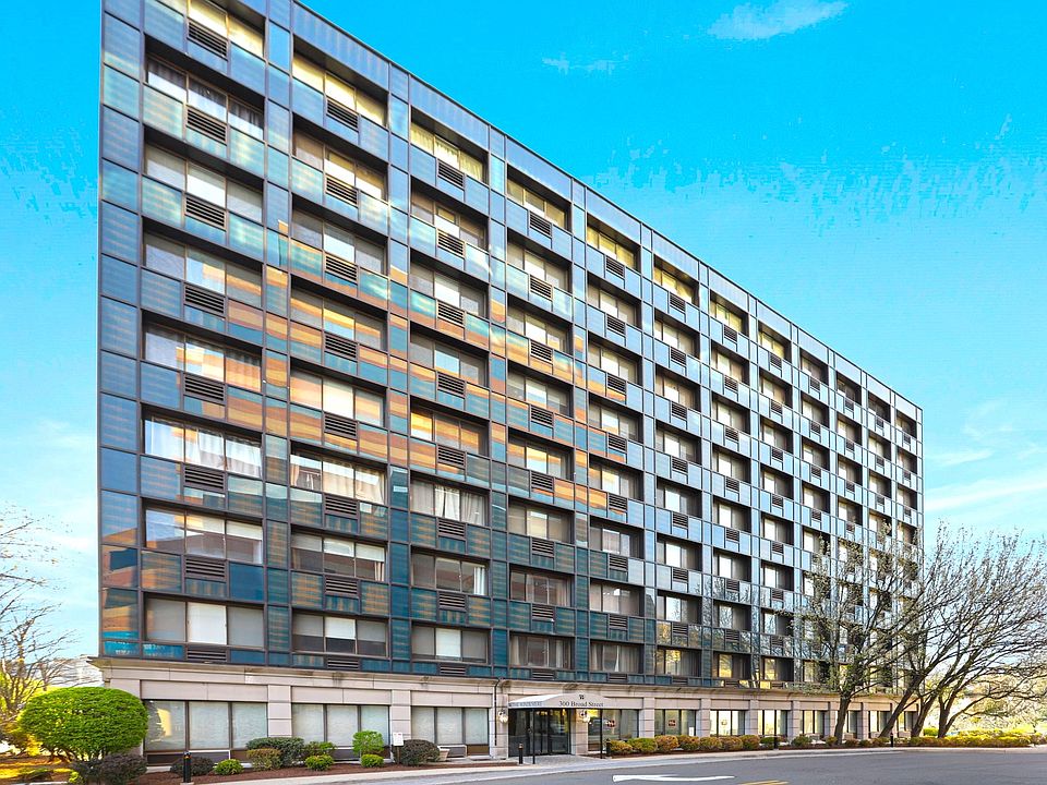 300 Broad Street - 1 Bedroom w/Assigned Parking and Fitness Center
