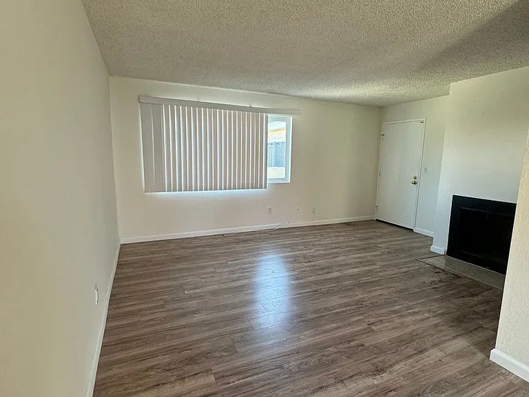 17762 Paseo Cir #C — Photo 4