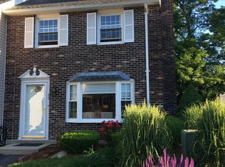 13 Boylston Ln, Lowell, MA 01852