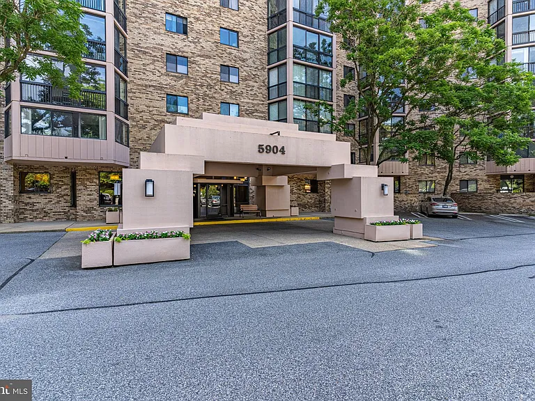 5904 Mount Eagle Dr #903 — Photo 36