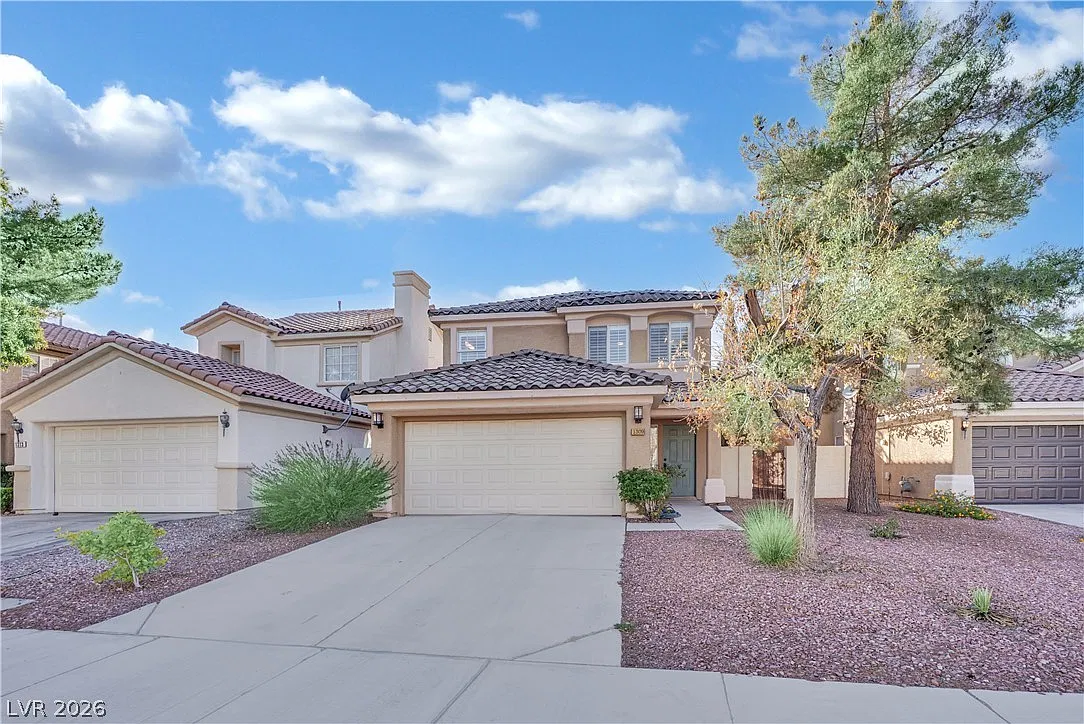 4 bed, 2.5 bath, 2086 sqft, $2,550 — Photo 2