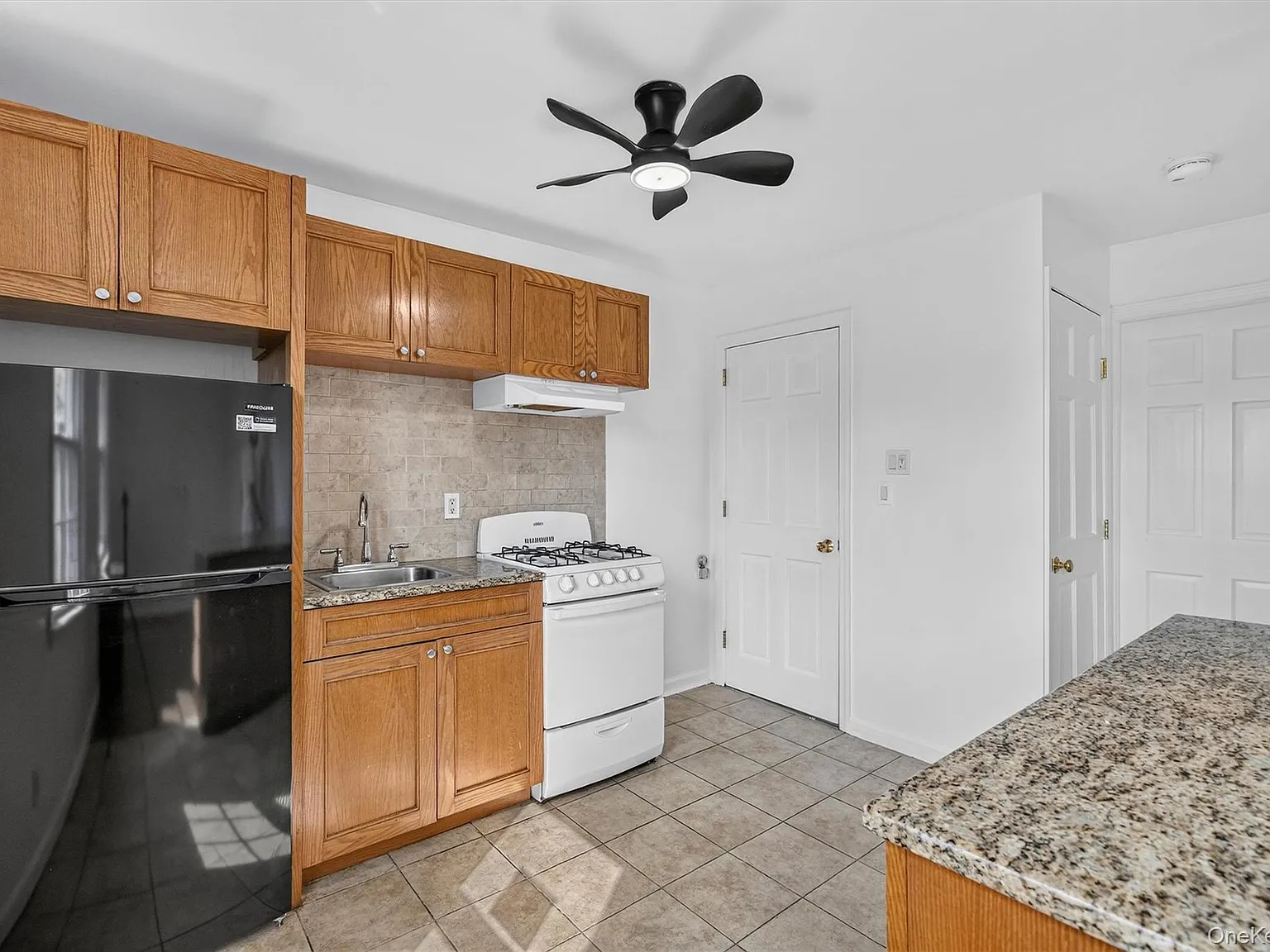 1 bed, 1.0 bath, 409 sqft, $1,800 — Photo 4