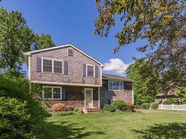 18 Woodside Drive, Farmington, CT 06085