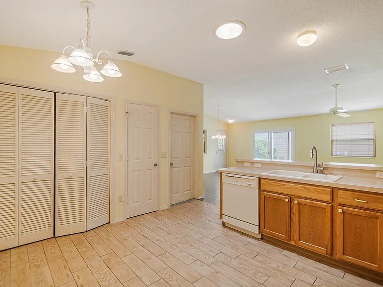 2454 Southern Oak St — Photo 16