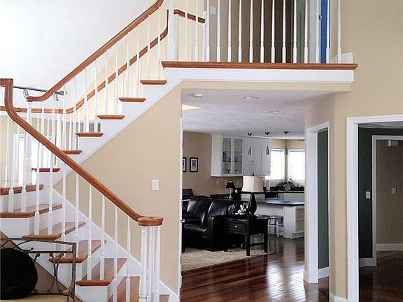 BEAUTIFUL OAK HARD WOOD FLOORS