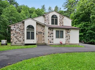 1119 Mink Ct, Bushkill, PA 18324