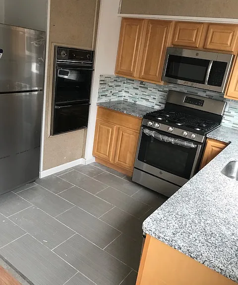 1222 W Oxford St — Photo 5