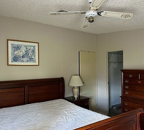 3rd image of 615 Cedar Ln