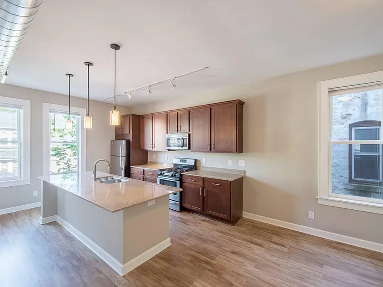 2507 S Howell Ave — Photo 3