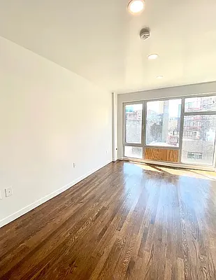 Rented by Current Real Estate Advisors | media 6