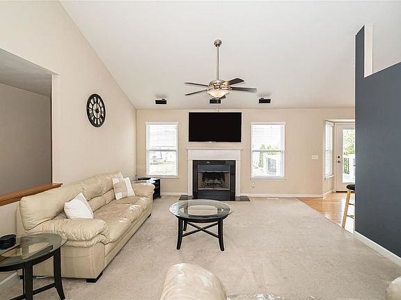 4th image of 803 Mule Creek Dr