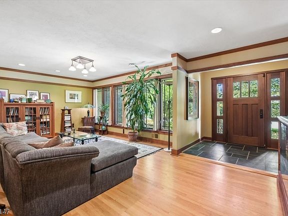 5th image of 2032 Brookside Dr