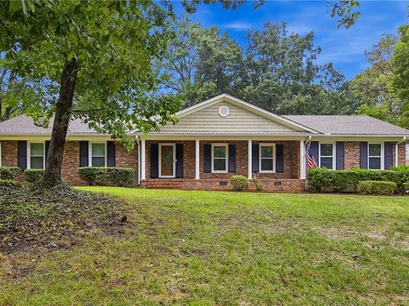 5806 Carriage Ln, Greensboro, NC 27410