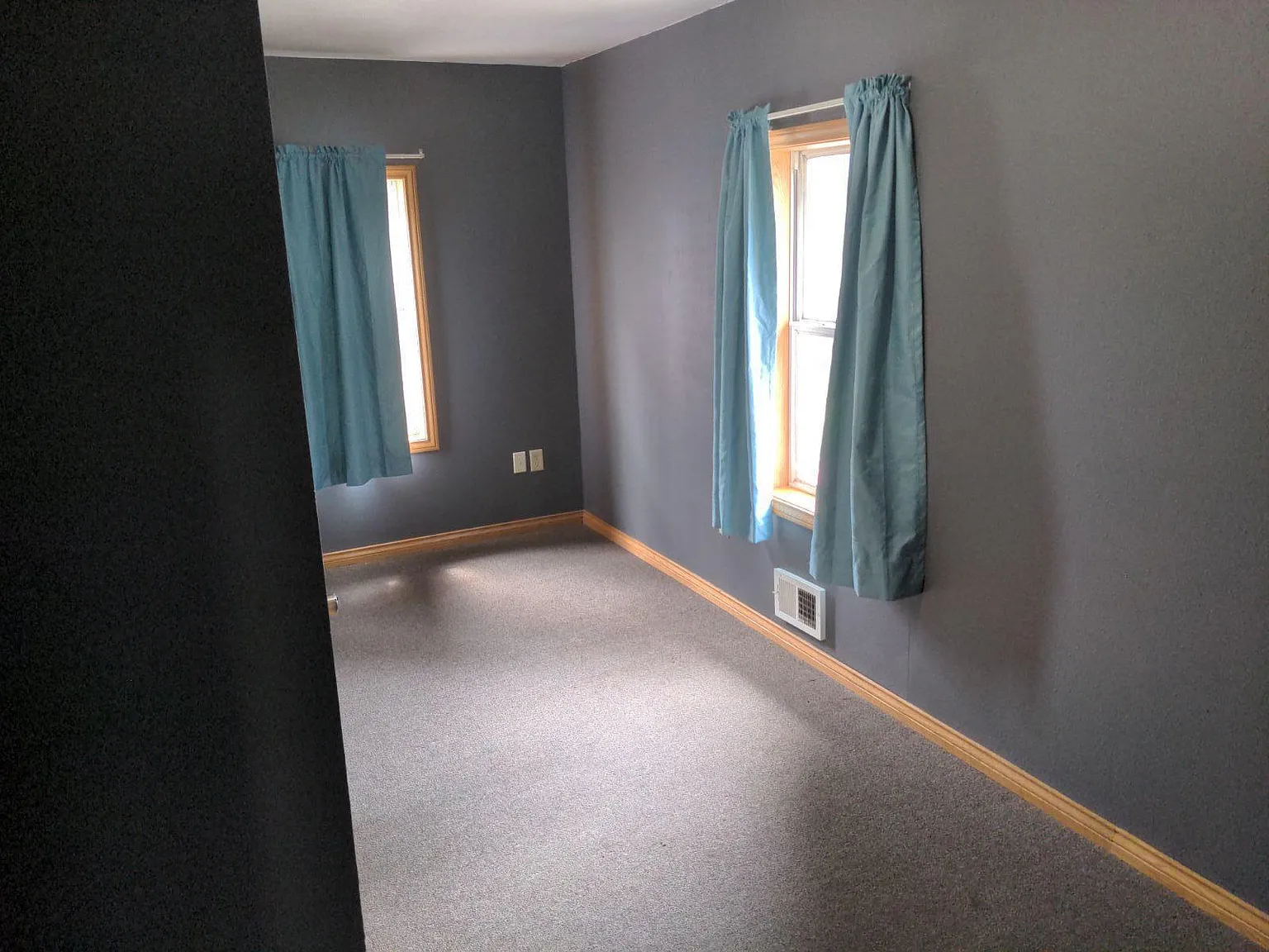 3 bed, 1100 sqft, $1,300 — Photo 4