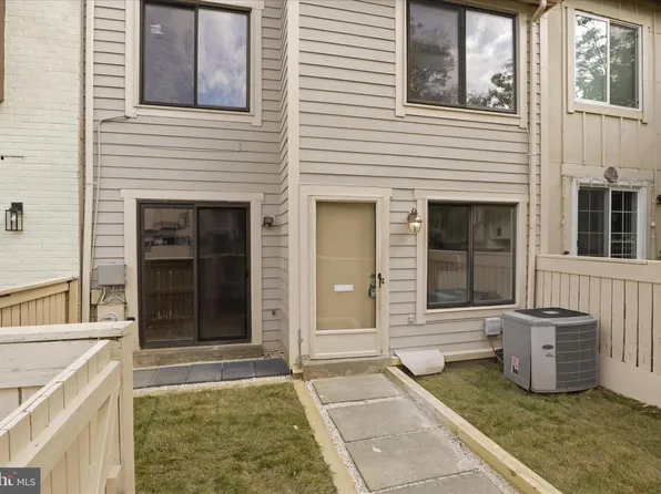 10107 Ridgeline Dr, Montgomery Village, MD 20886