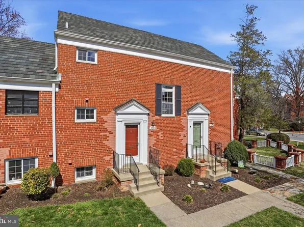 3105 Martha Custis Dr, Alexandria, VA 22302