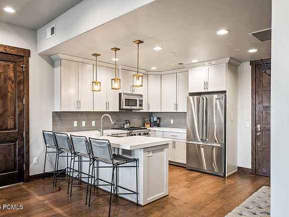 4th image of 3793 Blackstone Dr Unit 1B