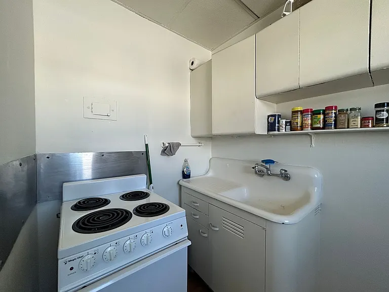 609.5 4th Ave — Photo 9