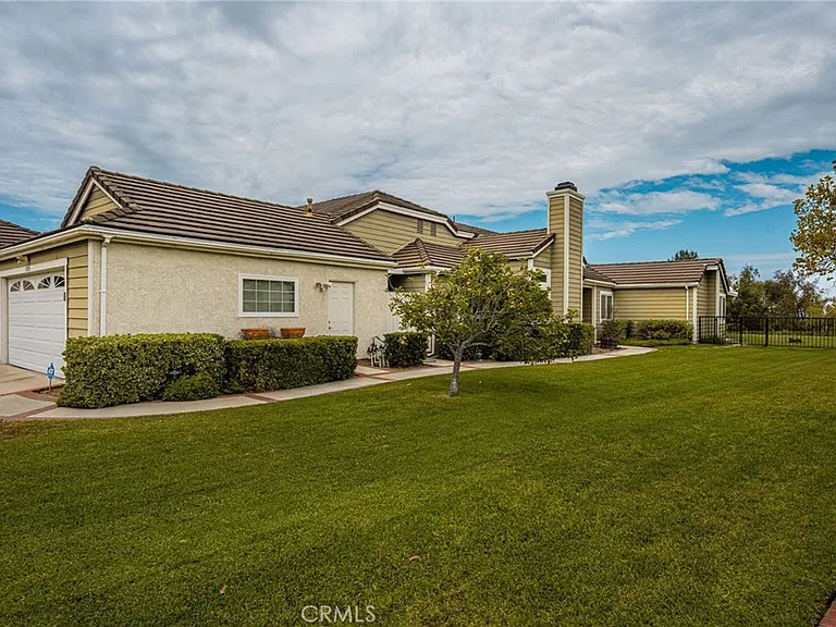 5779 E Hudson Bay Dr — Photo 2