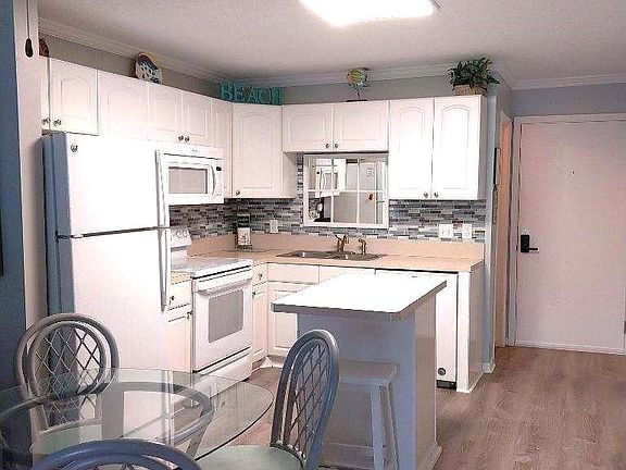 5th image of 400 Plantation Rd #2115