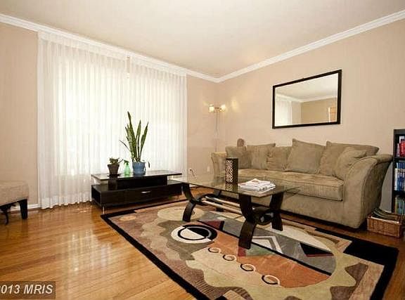 4th image of 408 Chadford Ct