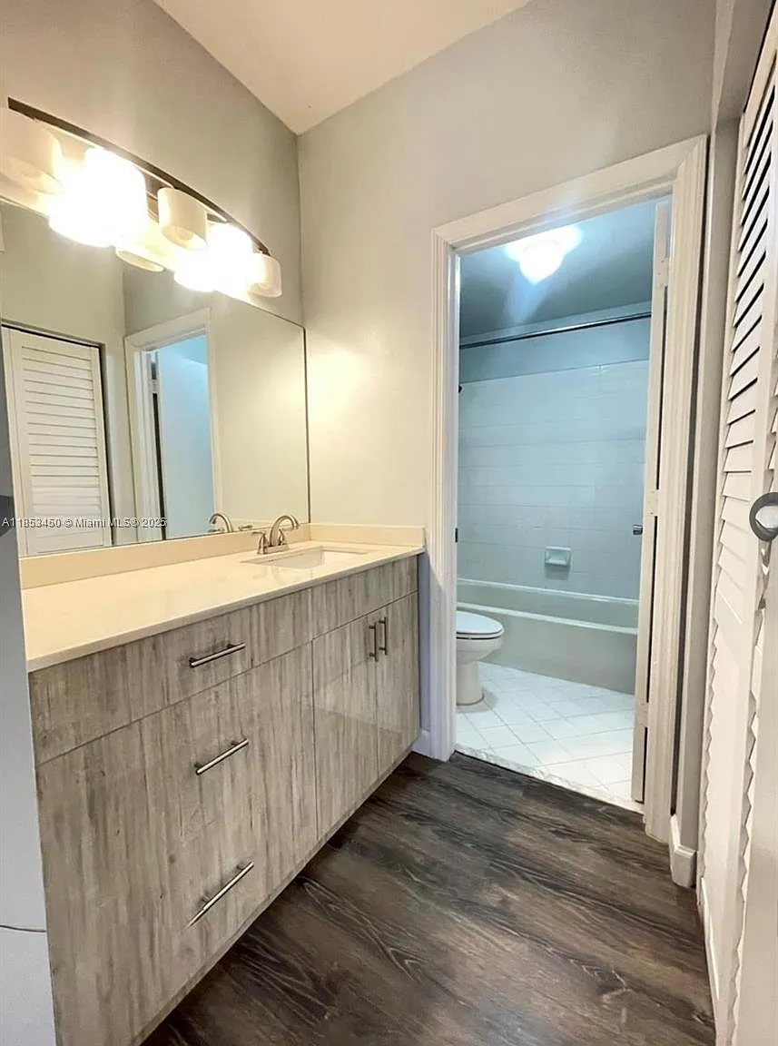 2 bed, 2.5 bath, 1300 sqft, $2,950 — Photo 3