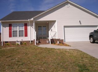 1020 Gatesville Dr, Hope Mills, NC 28348