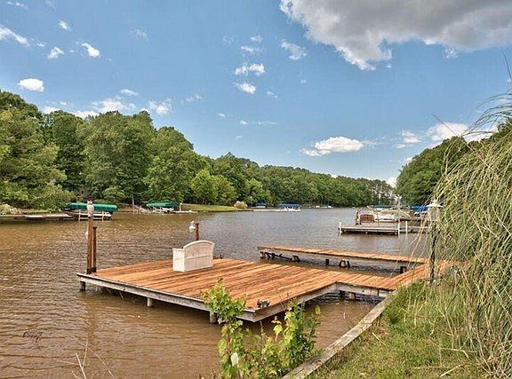 4th image of 221 E River Bend Dr