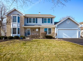 880 Hampton Dr, Carol Stream, IL 60188