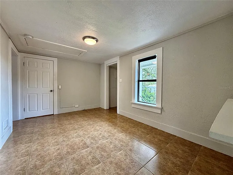 5050 2nd Ave N #UPPER — Photo 5