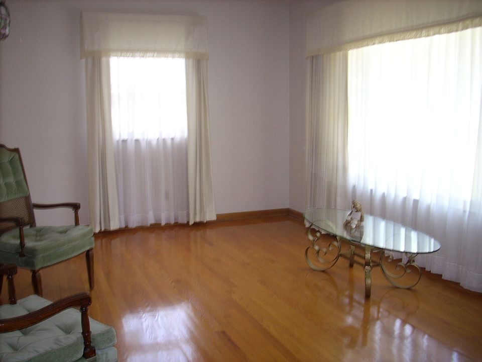 2nd image of 3206 Gilbert Ln