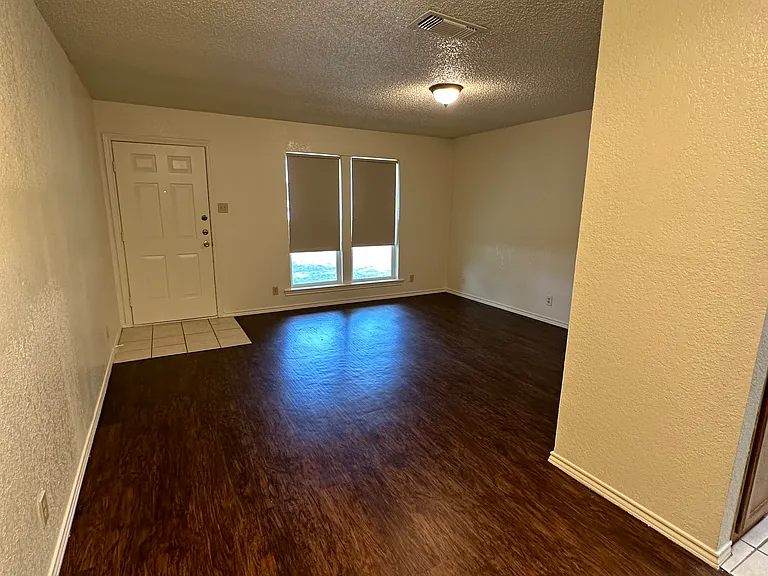 924 W Chestnut St #3 — Photo 3