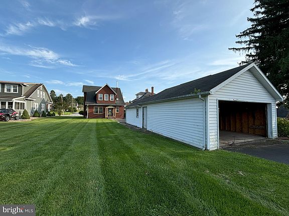 5th image of 635 E Bishop St