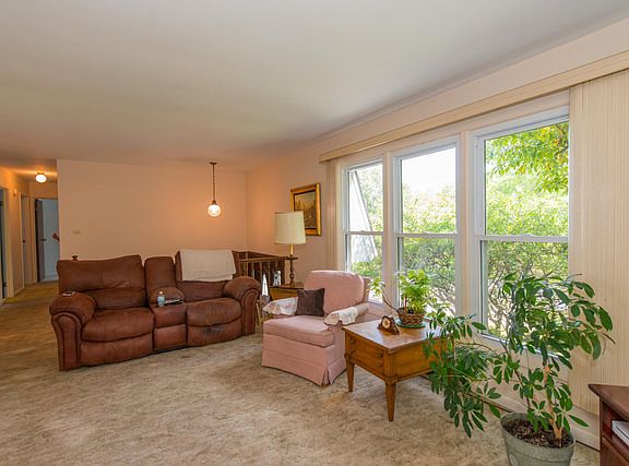 4th image of 1686 Roosa Ln